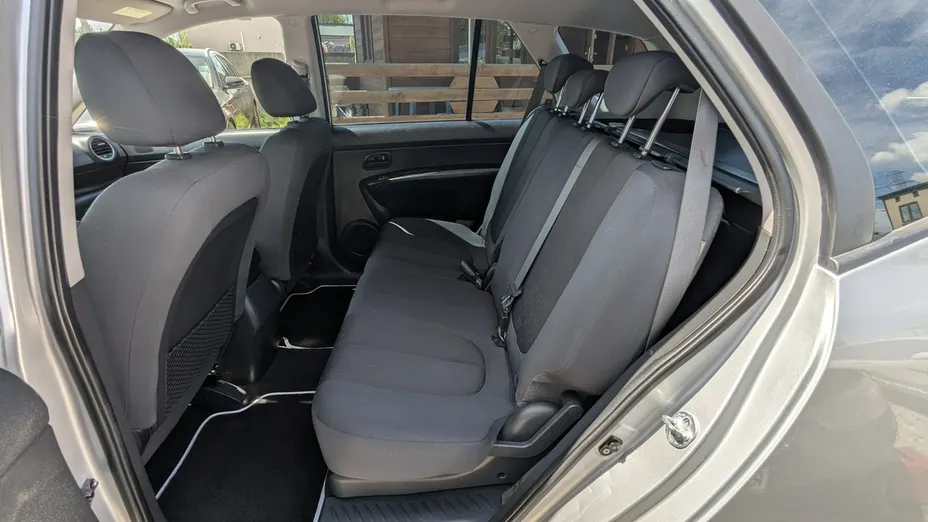 KIA Carens -