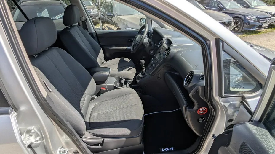 KIA Carens -