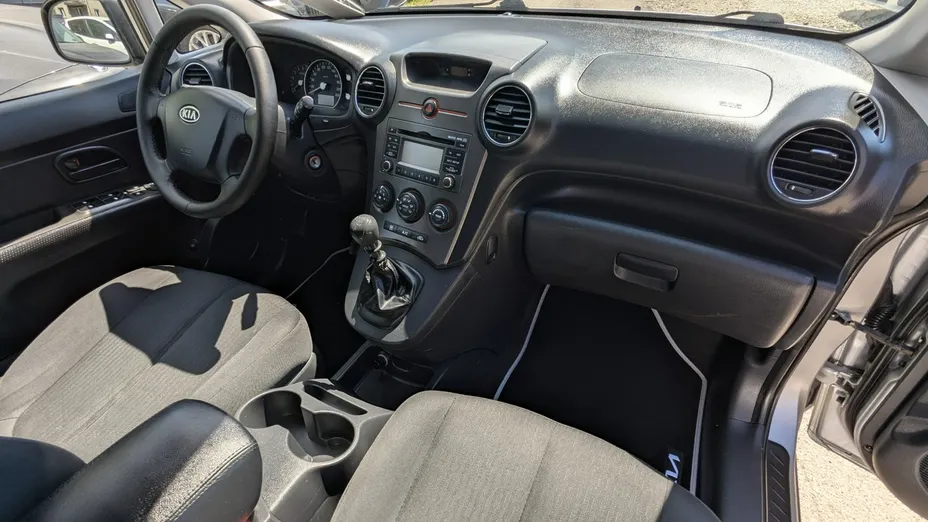 KIA Carens -