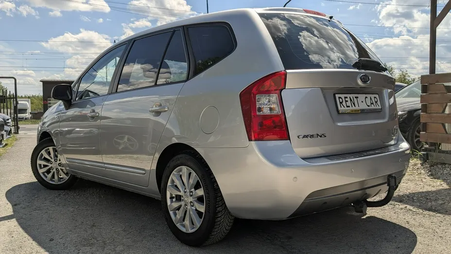KIA Carens -