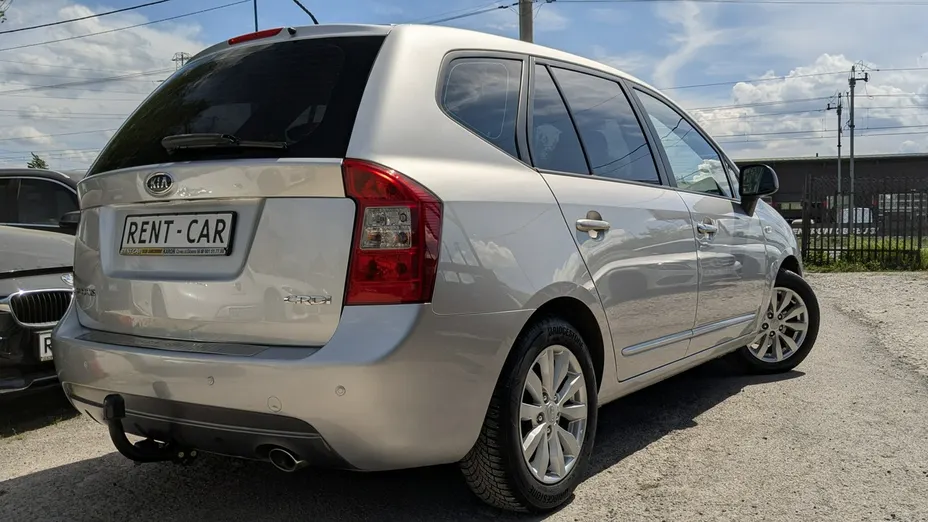KIA Carens -