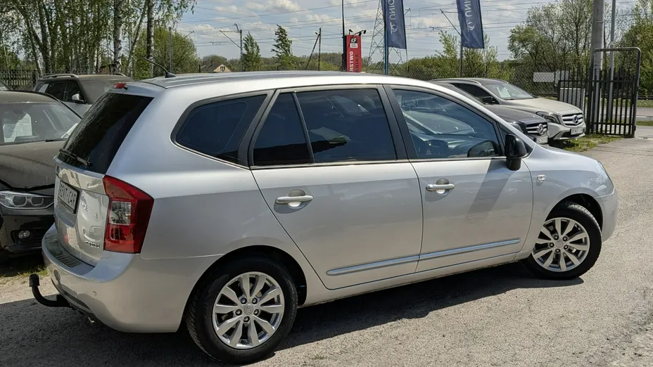 KIA Carens -