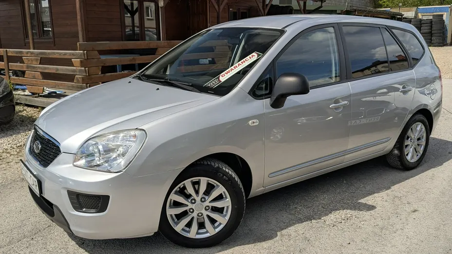 KIA Carens -