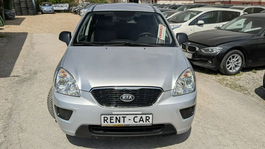 KIA Carens -