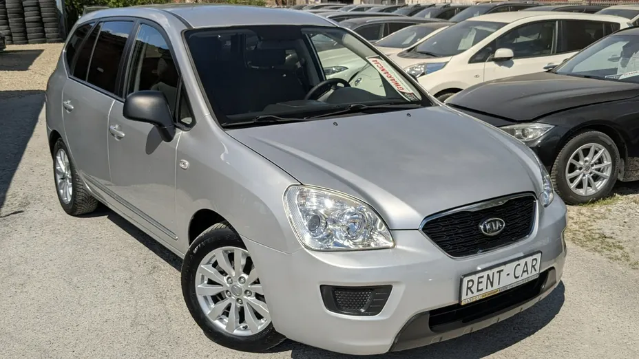 KIA Carens -