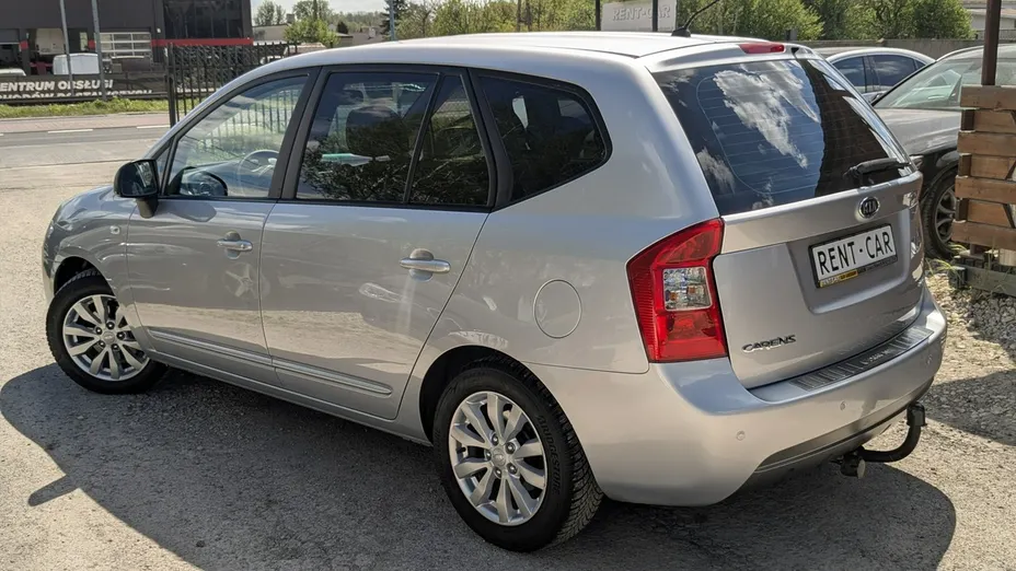 KIA Carens -