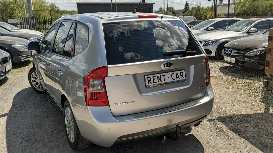 KIA Carens -