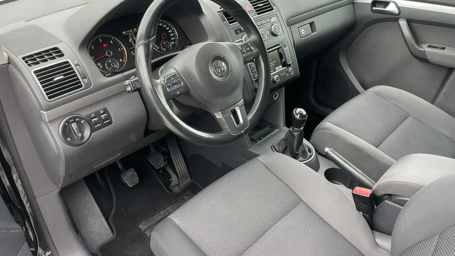 VOLKSWAGEN Touran -