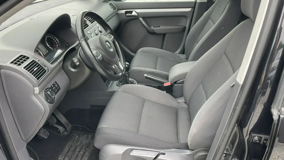 VOLKSWAGEN Touran -