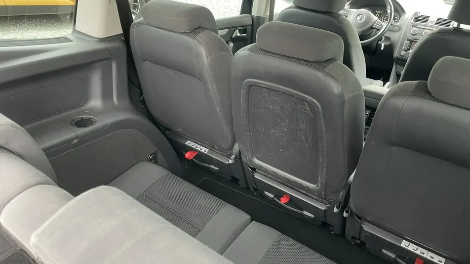 VOLKSWAGEN Touran -