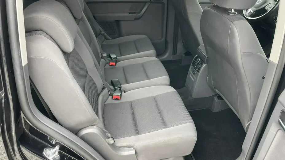 VOLKSWAGEN Touran -