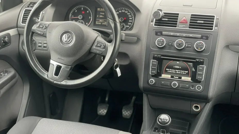 VOLKSWAGEN Touran -