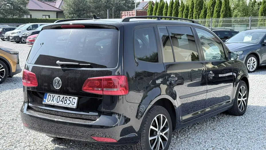VOLKSWAGEN Touran -