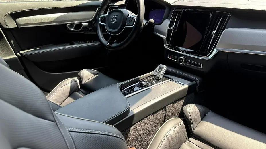 VOLVO S90 -