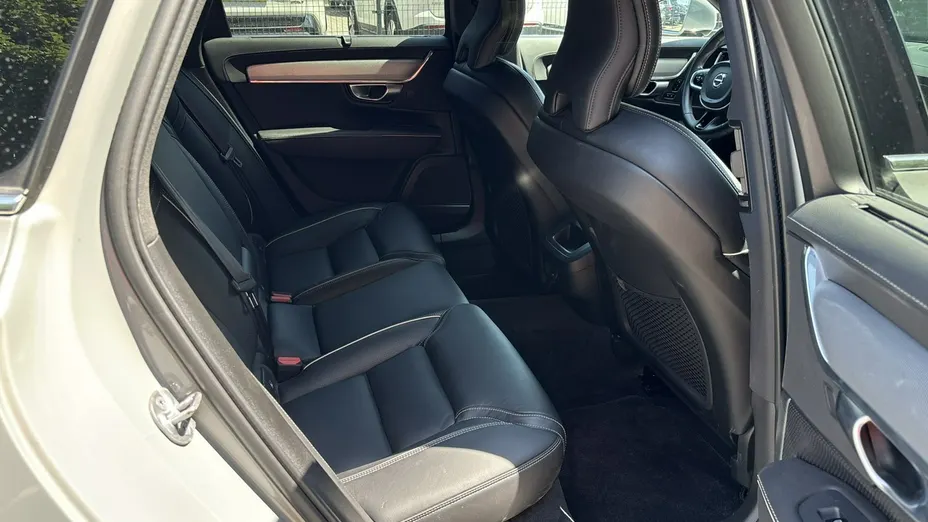 VOLVO S90 -