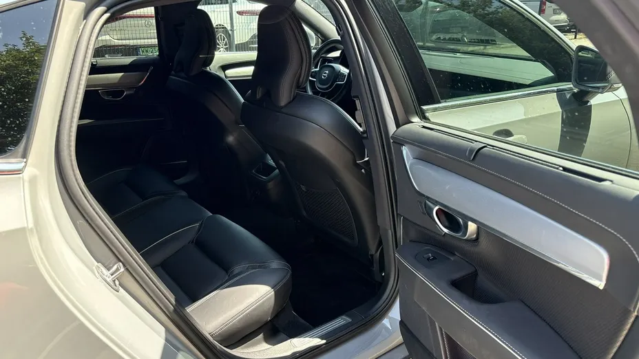 VOLVO S90 -