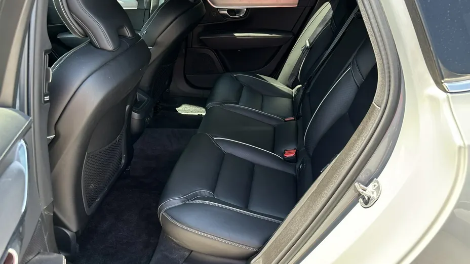 VOLVO S90 -