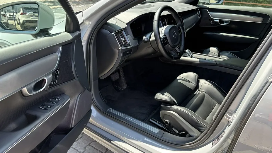VOLVO S90 -