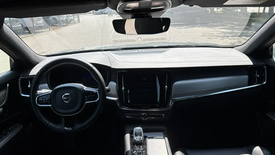 VOLVO S90 -