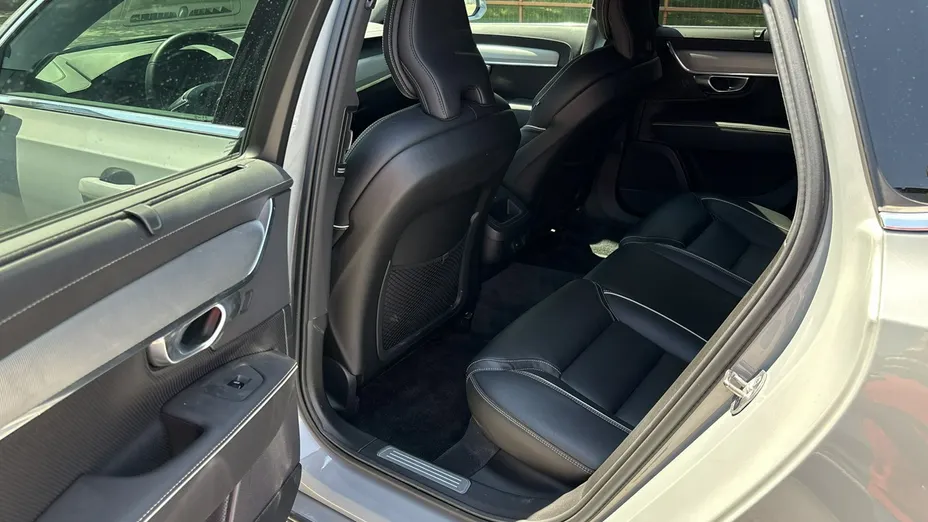 VOLVO S90 -