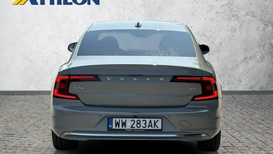 VOLVO S90 -
