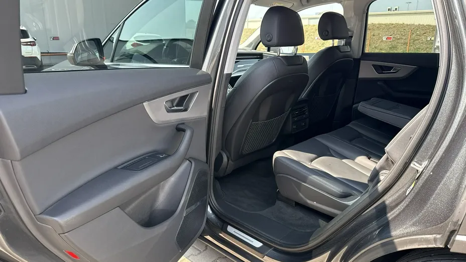 AUDI Q7 -