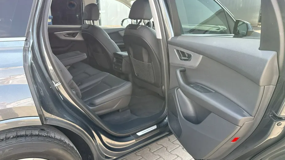 AUDI Q7 -