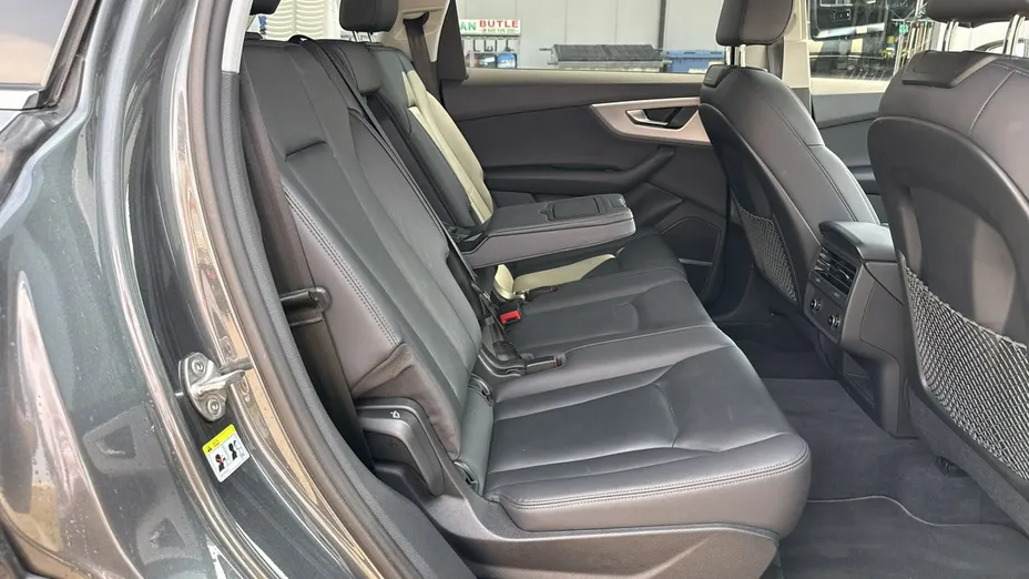 AUDI Q7 -