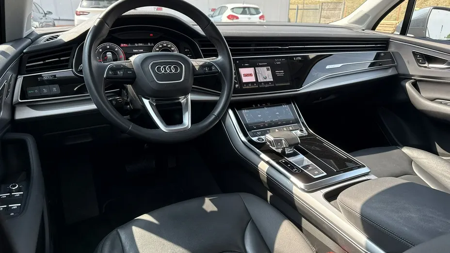 AUDI Q7 -