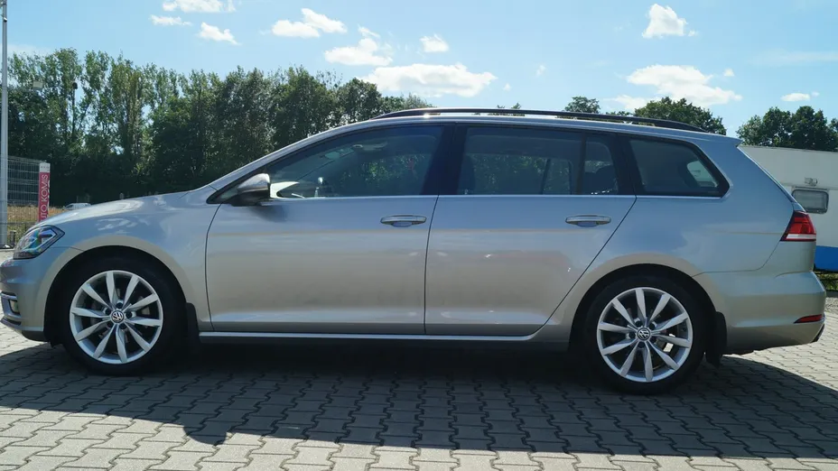 VOLKSWAGEN Golf -