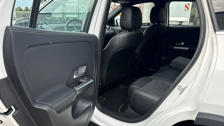 MERCEDES-BENZ EQA -