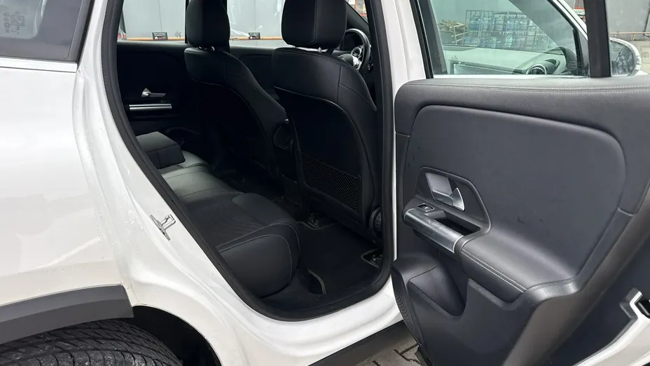 MERCEDES-BENZ EQA -
