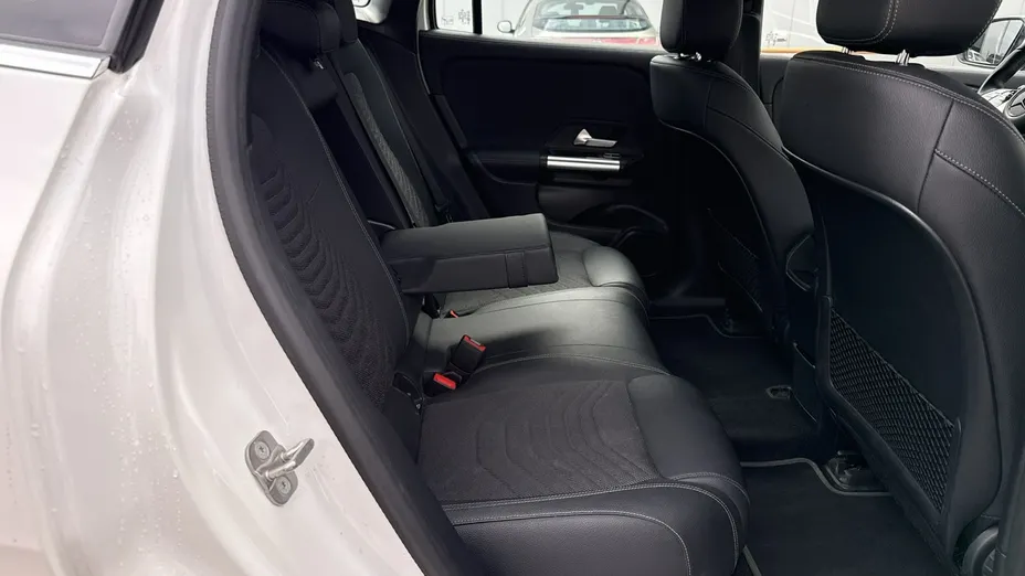 MERCEDES-BENZ EQA -