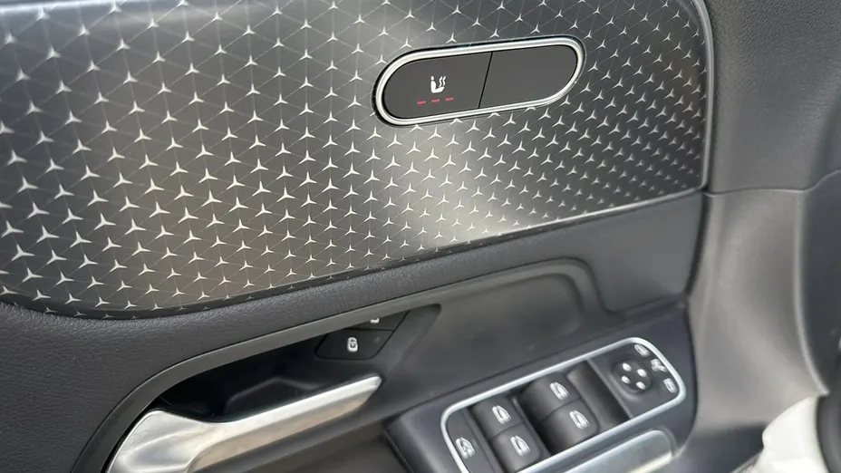MERCEDES-BENZ EQA -