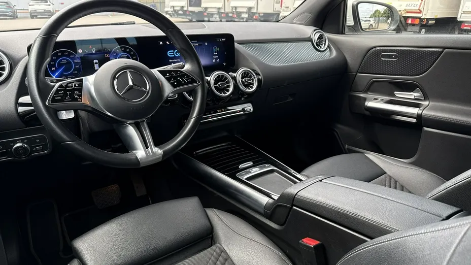 MERCEDES-BENZ EQA -