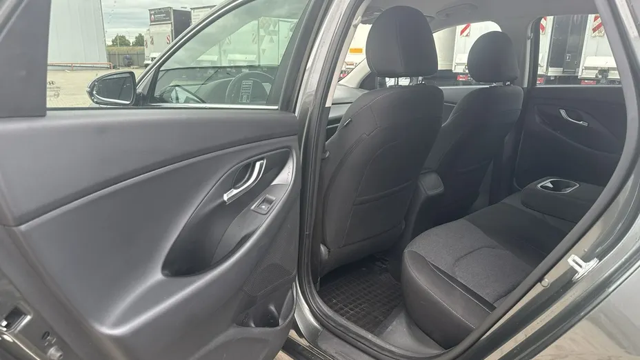 HYUNDAI i30 -