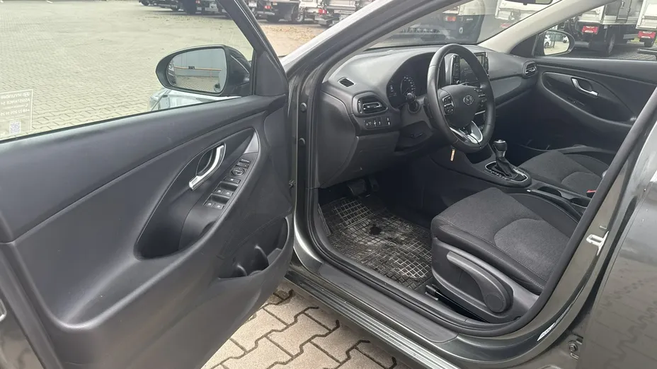 HYUNDAI i30 -