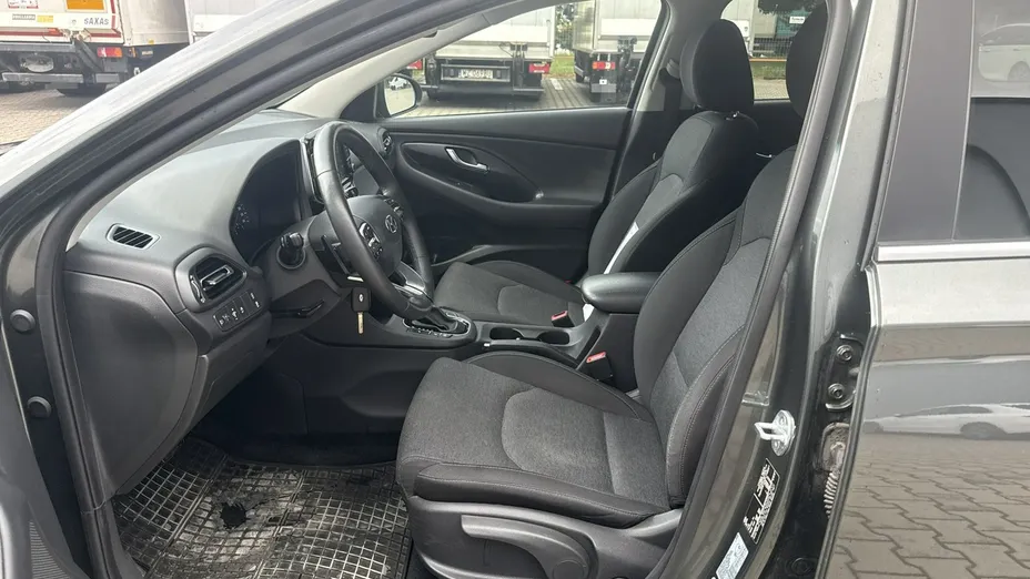 HYUNDAI i30 -
