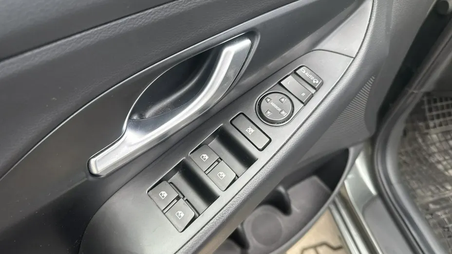 HYUNDAI i30 -