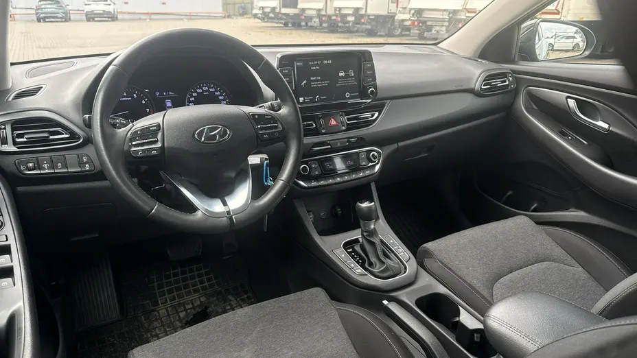HYUNDAI i30 -