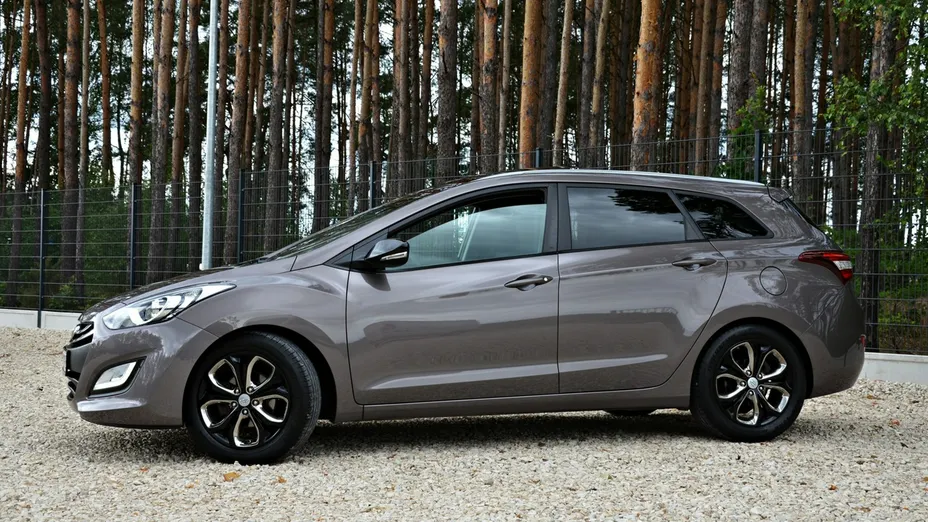 HYUNDAI i30 -