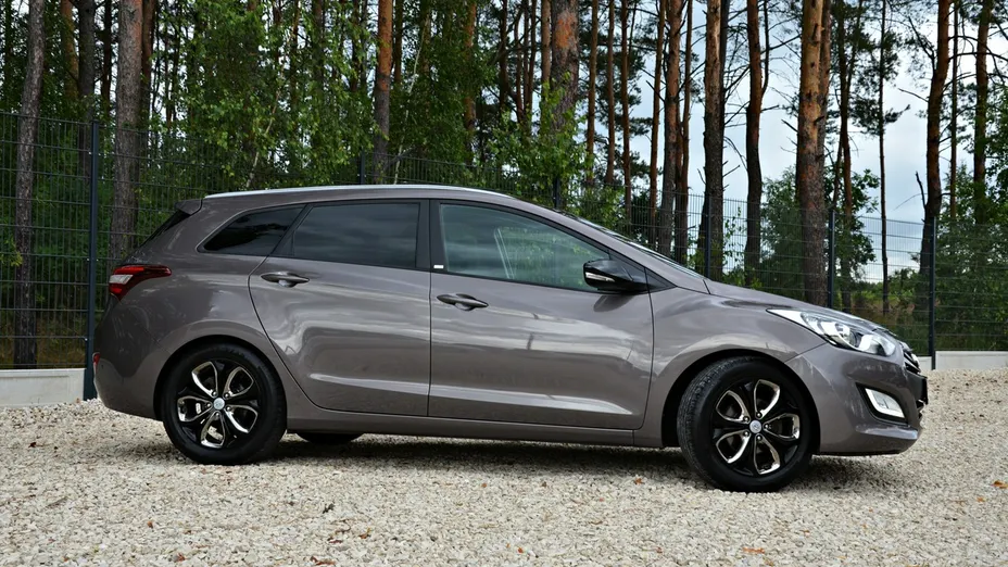 HYUNDAI i30 -