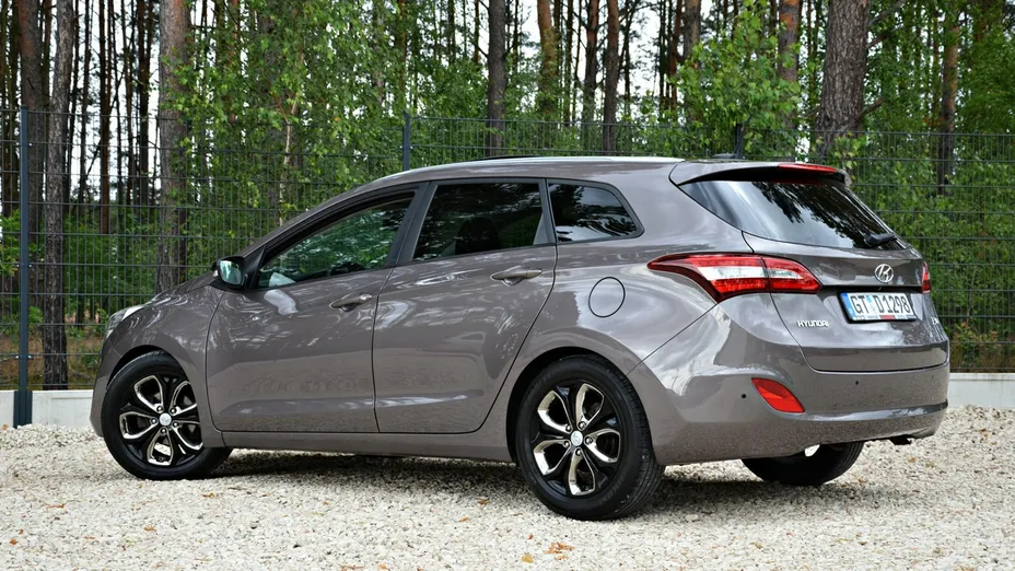 HYUNDAI i30 -