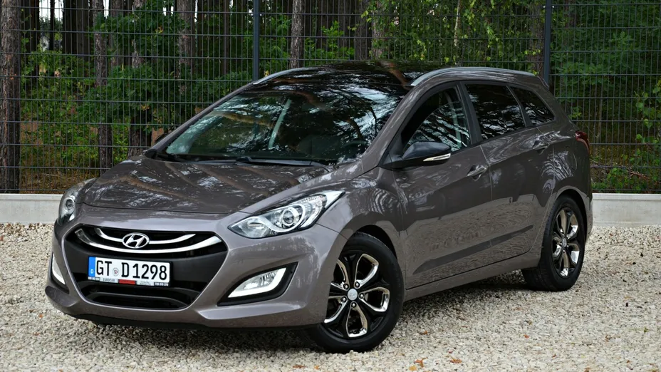 HYUNDAI i30 -