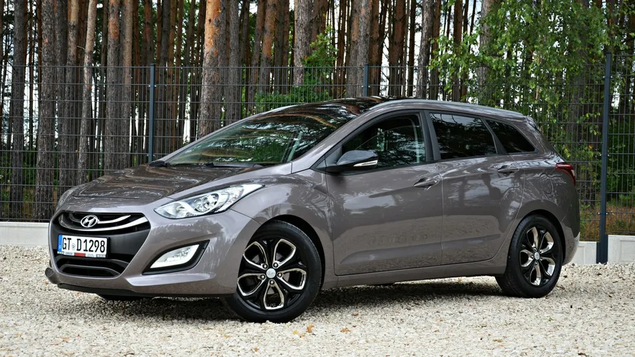HYUNDAI i30 -