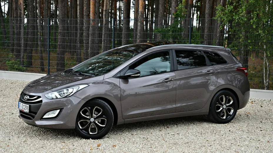 HYUNDAI i30 -