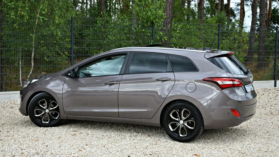 HYUNDAI i30 -