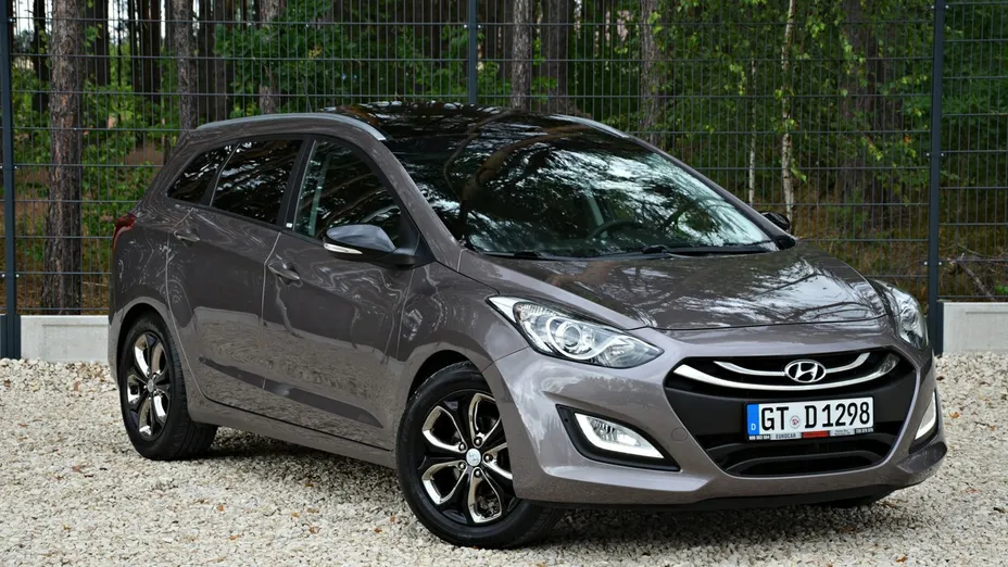 HYUNDAI i30 -
