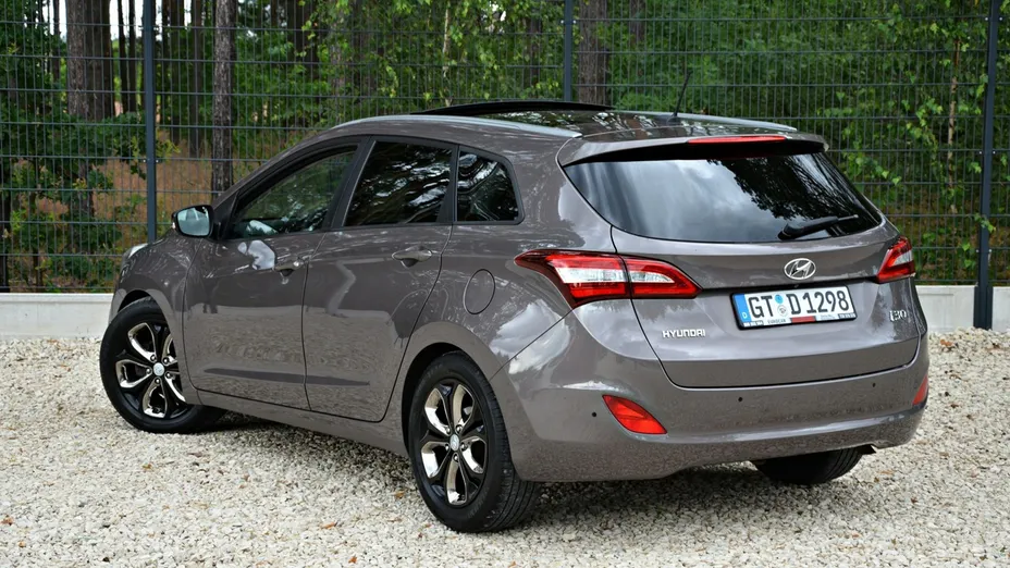 HYUNDAI i30 -