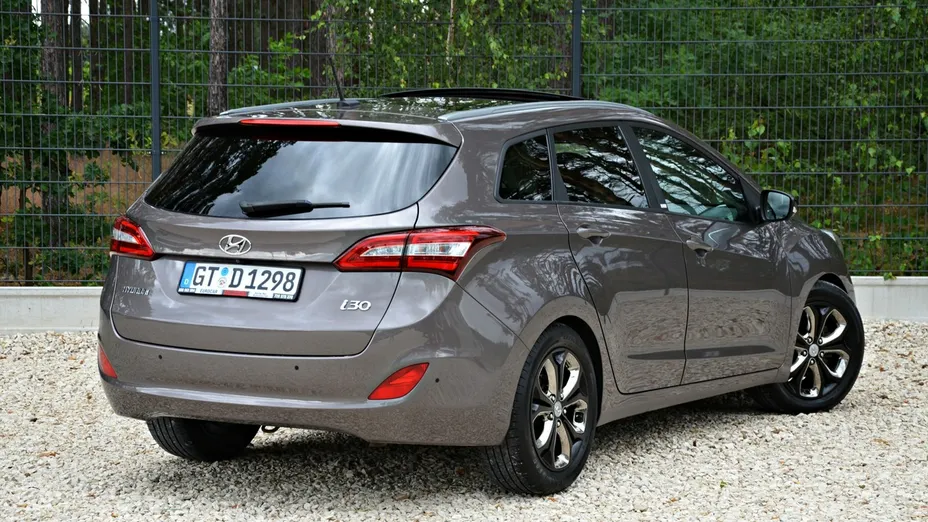 HYUNDAI i30 -